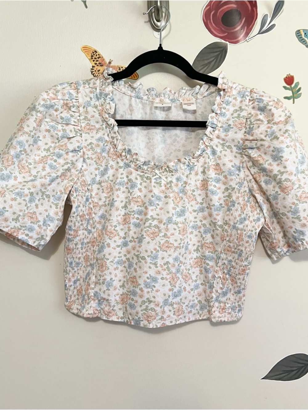 Levi's Pastel Floral Ruffle-Neck Puff Sleeve Top M